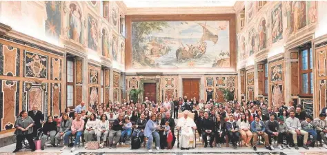  ?? // ABC ?? Miembros de la Fundación Madre de la Esperanza de Talavera de la Reina junto al Papa en el Vaticano