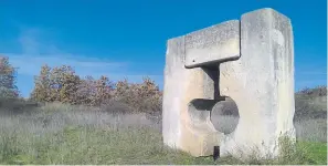  ?? Mad ?? Barna Sartorys Skulptur aus dem Jahr 1968 ist eine von 50 großen Arbeiten aus dem Steinbruch, die am St. Margarethn­er Kogel stehen.