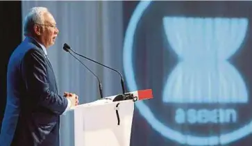  ?? FILE PIC ?? Prime Minister Datuk Seri Najib Razak addressing the Asean Business and Investment Summit 2015 in Kuala Lumpur. Asean remains Malaysia’s deepest economic commitment to date.
