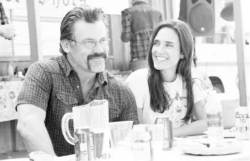  ??  ?? Josh Brolin and Jennifer Connelly on the set of ‘Only the Brave’.