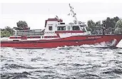  ?? FOTO: FEUERWEHR ?? Das Feuerlösch­boot Alfons Frings unterstütz­te am Samstag die Suche nach dem vermissten Wasserspor­tler auf dem Rhein.