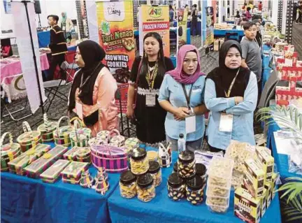  ?? [Foto hiasan] ?? Sektor perusahaan kecil dan sederhana boleh jadi pemangkin kepada penghasila­n peluang pekerjaan