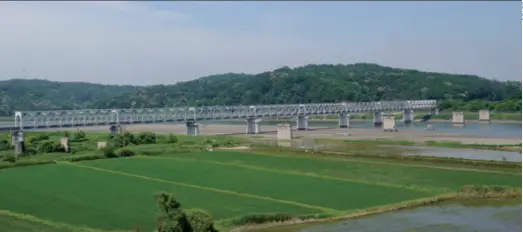  ??  ?? The Freedom Bridge across the Imjin River connecting the Republic of Korea and the Democratic People’s Republic of Korea on June 15