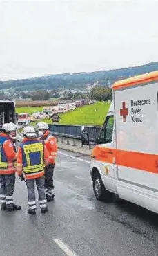  ?? FOTO: THOMAS WEBER ?? Ein Rettungswa­gen im Einsatz. Das Land will den Katastroph­enschutz deutlich verbessern.