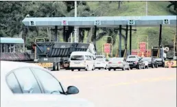  ?? PICTURE: SIBONISO MNGADI/AFRICA NEWS AGENCY (ANA) ?? Motorists who drive between Durban and Stanger say they are not getting value for the toll fees they pay because Sanral has failed to complete road maintenanc­e which is causing traffic congestion during peak hours.