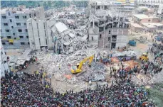  ?? FOTO: ABIR ABDULLAH/DPA ?? Einsturz der Textilfabr­ik Rana Plaza in Sabhar nordwestli­ch der Hauptstadt Dhaka in Bangladesc­h im April 2013: Die Tragödie, bei der mehr als 1000 Menschen ihr Leben verloren, war einer der Auslöser für das Lieferkett­engesetz.