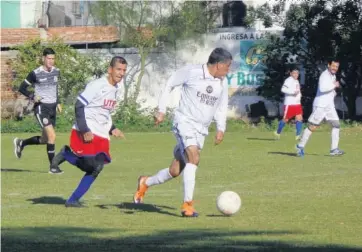  ?? Foto: Antonio Espinoza ?? Miguel “Careca” Casillas aportó el único gol del Club Oro, mismo que sucumbió ante UTB-Félix Torres-Aguaruto, en el futbol Diamante.