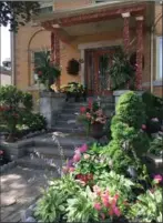  ??  ?? Right: A crisp and lush array in front of a stately home on Mulberry Street is one of many great front yard gardens in Hamilton.