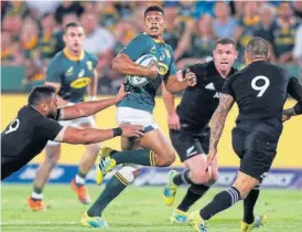  ?? /Siphiwe Sibeko/Reuters ?? Up and running: Damian Willemse takes on the All Blacks in a Rugby Championsh­ip Test in October 2018. On Tuesday he will be back in green and gold against Canada.