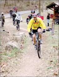  ?? Keith Bryant/The Weekly Vista ?? A crowd of riders enters the Back 40 trail system during the system’s first bike race last Sunday.