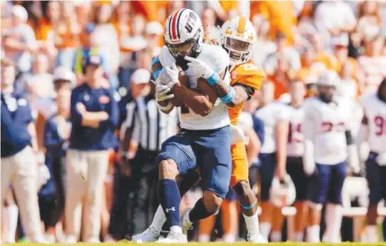  ?? TENNESSEE ATHLETICS PHOTO ?? Tennessee junior cornerback De’Shawn Rucker, shown here making a tackle during last year’s win over UT Martin, is among six Volunteers defensive backs who have entered the NCAA transfer portal.