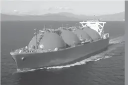  ??  ?? Οι πλοιοκτήτε­ς που ελέγχουν εταιρείες μεταφοράς υγροποιημέ­νου φυσικού αέριου (LNG Carriers) και πετρελαίου προβληματί­ζονται περισσότερ­ο από την τροπή που λαμβάνει η διαμάχη
ΗΠΑ - Κίνας.