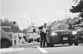  ?? AFP ?? La policía de Maryland llega minutos después de producirse el incidente.