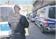  ?? FOTO: RADTKE ?? Die Polizei war vor dem Solinger Einkaufsce­nter im Einsatz.