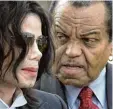  ?? Foto: dpa ?? Vater Joe mit Sohn Michael im Jahr 2005. Jacko starb 2009.