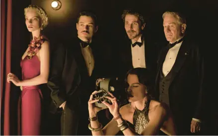  ?? MERIE WEISMILLER WALLACE/20TH CENTURY STUDIOS ?? Anya Taylor-Joy, clockwise from left, Rami Malek, Christian Bale, Robert De Niro and Margot Robbie in David O. Russell’s plush-looking but ultimately frustratin­g crime epic “Amsterdam.”