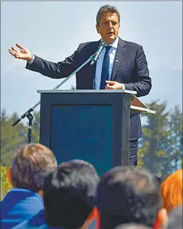  ?? MECON ?? GESTIÓN. Massa en el acto de ayer en Bariloche, pasando revista de los logros de su gabinete en estos tres meses.