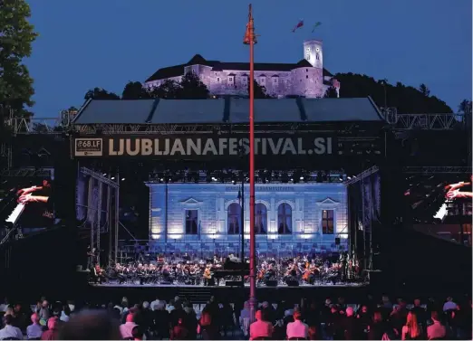  ?? Foto Uroš Hočevar ?? Beethoven in Ljubljana sta tesno povezana, saj je slavni skladatelj častni član Filharmoni­čne družbe, Odi radosti pa lahko prisluhnem­o tudi na zvoniku mestne hiše.