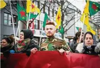  ??  ?? Kurden demonstrie­ren in Hannover gegen den syrischen Einsatz in Afrin. Foto: NurPhoto/Zuma Press