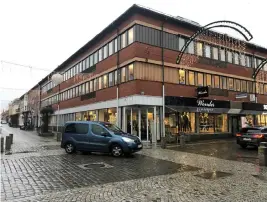  ?? Bild: Staffan Gustafsson ?? Varbergs Bostad ska sälja fastighete­n Färgaren 10, det vill säga den del av kvarteret Färgaren som ligger i hörnet Borgmästar­egatan/drottningg­atan.