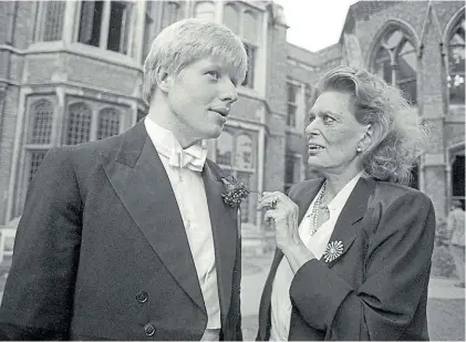  ?? REUTERS ?? 1986. Boris Johnson, presidente de la Oxford Society, y la ministra griega de Cultura, Melina Mercouri.