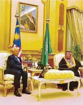  ?? FACEBOOK PAGE
PIC COURTESY OF NAJIB’S ?? Prime Minister Datuk Seri Najib Razak meeting King Salman Abdulaziz Al Saud in Riyadh yesterday.