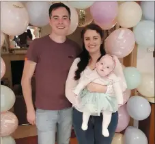  ?? RIGHT: Little Bella smiles for the camera. ?? LEFT: One-year-old Bella Leen with her parents, James and Aisling.