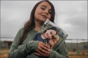  ?? ROBERT GAUTHIER/LOS ANGELES TIMES ?? Jada Hand, 9, holds a photo of her pet chicken, Cha Cha, who was recently euthanized to prevent the spread of Newcastle Disease.