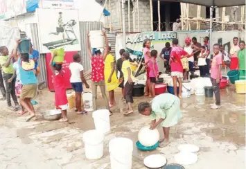  ?? Photo: Adam Umar ?? Some Kubwa residents in Abuja taking turn in fetching water from a well.