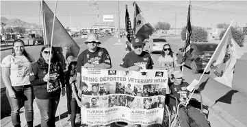  ??  ?? Mexican veteran soldiers, protest at the border between the US and Mexico during Veterans Day in Ciudad Juarez, Mexico. — Reuters photo