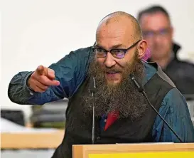  ?? Fotos: Sven Ellger, Matthias Rietschel ?? Piraten-Stadtrat Martin Schulte-Wissermann (links) verlässt die Dissidente­n-Fraktion – auch, weil Max Aschenbach immer wieder für Debatten sorgt.