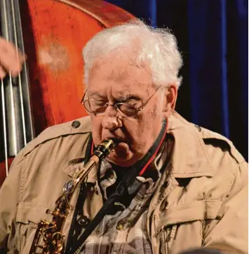  ?? Foto: Tobias Böcker ?? Lee Konitz – in den Fünfzigern das große Idol der damals jungen deutschen Jazz Szene – trat am Wochenende im Birdland in Neu burg auf.