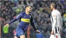  ?? /EFE ?? Mauro Zárate, de Boca , celebra un gol ante Libertad.