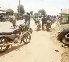  ?? Some repentant bandits during a stop over at Mayanchi Junction along Gusau- Sokoto road ??