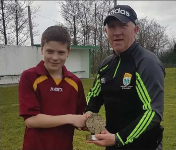  ?? Duagh’s Fearghal Cudlip presented with his award by North Kerry GAA GDA John Dillon in Coolard last week ??