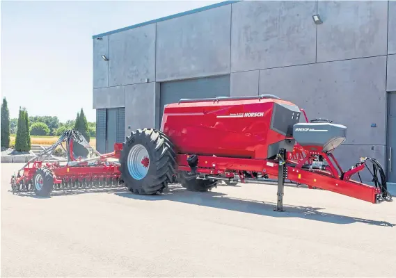 ?? ?? THIS YEAR’S MODEL: The new 8m Horsch Avatar SD is one of three new sizes in the company’s seed cart format.