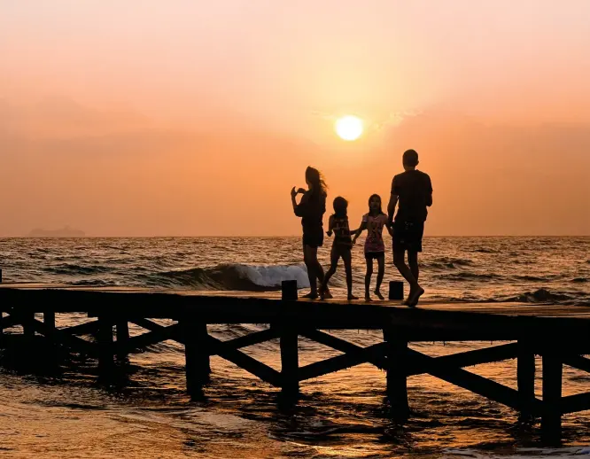  ??  ?? Los cayos de Cuba resultan ideales para compartir en familia y para el deleite del sol, la playa y las actividade­s náuticas.