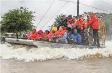  ?? SCOTT CLAUSE, USA TODAY NETWORK ?? Volunteers and first responders team up to rescue the stranded from rising floodwater­s Tuesday in Houston.