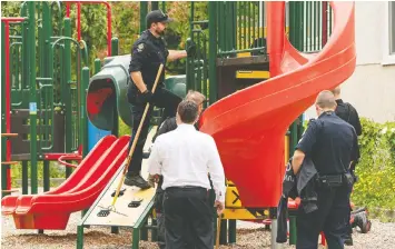  ?? RICHARD LAM ?? Vancouver police search a playground along East 11th Avenue after a homicide early Tuesday at a house in the area.