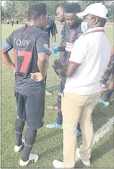  ?? (File pic) ?? Mbabane Swallows coach Christophe­r Ennin giving instructio­n to Tony ‘TT’ Tsabedze during a league game.