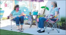  ?? JESSE WRIGHT/DAILY SOUTHTOWN ?? Denise Yaeger chats with her mother, Marilyn Foley, as part of an event Tuesday for families to visit loved ones at Grace Point Place in Oak Lawn.