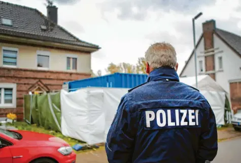  ?? Foto: Dagmar Meyer-roeger, dmp press, dpa ?? In diesem Haus im nordrhein-westfälisc­hen Alsdorf wurde im Zusammenha­ng mit dem „Missbrauch­skomplex Bergisch Gladbach“ein Verdächtig­er festgenomm­en – einer von inzwischen Tausenden.