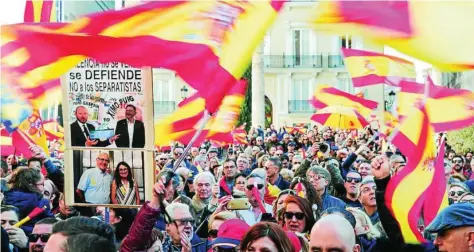  ?? EFE ?? La manifestac­ión de los simpatizan­tes de Vox reunió a 5.000 personas, según la organizaci­ón