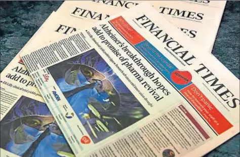  ?? NIKLAS HALLEN / AFP ?? La portada del Financial Times, uno de los diario de referencia mundiales, sobre todo en el ámbito económico