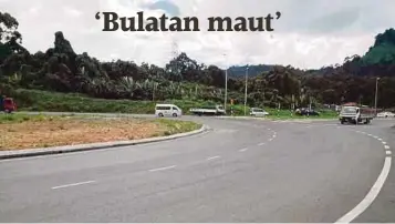  ??  ?? BULATAN di Batu 14, Jalan Kuching-Serian dibimbangi menjadi bulatan maut sekiranya ia terus digunakan pengguna Lebuhraya Pan Borneo.