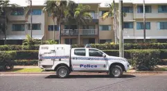  ?? Picture: BRENDAN RADKE ?? TRAGIC END: Police officers are investigat­ing a death at Coral Sands Beachfront Resort at Trinity Beach.