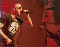  ?? Foto: Wolfgang Diekamp ?? Der Rapper Kollegah bei seinem Auftritt in der Kantine in Augsburg im September 2015.