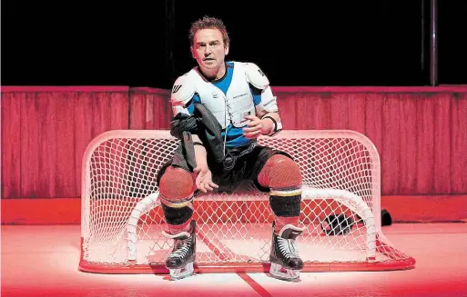  ?? TRUDIE LEE PHOTOGRAPH ?? Hamilton actor Shaun Smyth portrays hockey player Theo Fleury in the one-actor play, Playing with Fire.
