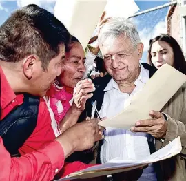  ??  ?? GIRA. Andrés Manuel López Obrador estuvo ayer en El Salto, Durango.