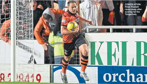  ?? ?? CONSOLATIO­N: Peter Pawlett races away after scoring for the Tangerines.